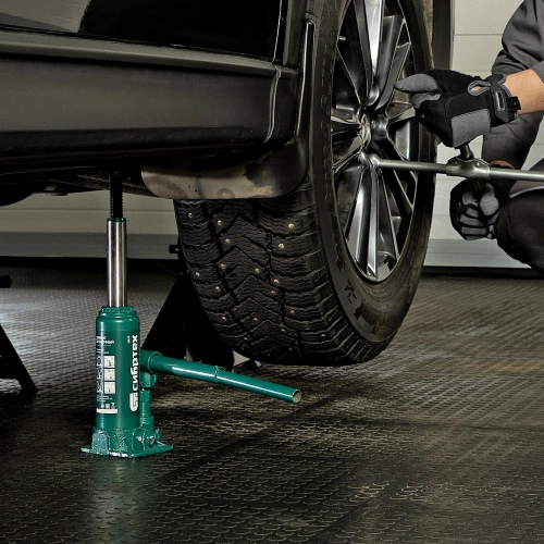 Домкрат гидравлический бутылочный, 3 т, 180-320 мм, в пласт. кейсе Сибртех по ценам производителя в Челябинске с доставкой по всей России