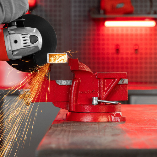 Тиски слесарные, 100 мм, поворотные, с наковальней Matrix по ценам производителя в Челябинске с доставкой по всей России