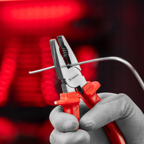 Плоскогубцы Econom, 180 мм, шлифованные, пластмассовые рукоятки Matrix по ценам производителя в Челябинске с доставкой по всей России