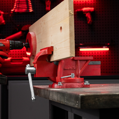 Тиски слесарные, 125 мм, поворотные, с наковальней Matrix по ценам производителя в Челябинске с доставкой по всей России