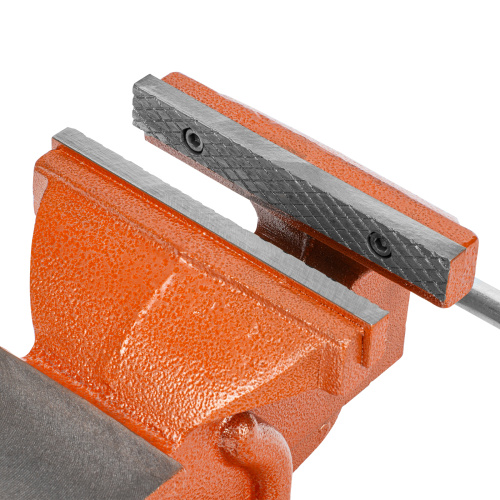 Тиски слесарные, 150 мм, поворотные, с наковальней Sparta по ценам производителя в Челябинске с доставкой по всей России