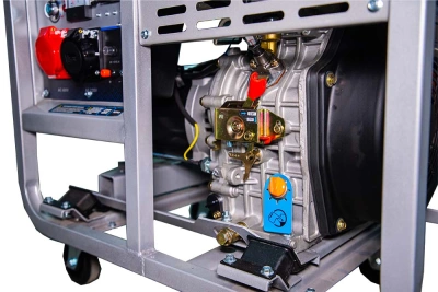 Генератор дизельный 9,0 кВт 380В/3 кВт 220В 20 л с электростартером TOR KM9000D по ценам производителя в Челябинске с доставкой по всей России