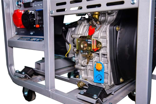 Генератор дизельный 9,0 кВт 380В/3 кВт 220В 20 л с электростартером TOR KM9000D по ценам производителя в Челябинске с доставкой по всей России