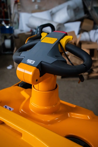 Тележка электрическая 2000 кг 1150 мм XILIN CBD20L с закрытой платформой 24/280 В/Ач по ценам производителя в Челябинске с доставкой по всей России