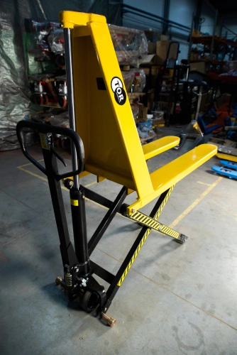 Тележка гидравлическая с ножничным подъемом 1500 кг 1150 мм полиуретановые колеса TOR HLS1500Q (Z) по ценам производителя в Челябинске с доставкой по всей России