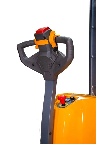 Штабелер самоходный 1,5 т 4,5 м XILIN CDDR15-III 24/200 В/Ач (сопровождаемый) по ценам производителя в Челябинске с доставкой по всей России