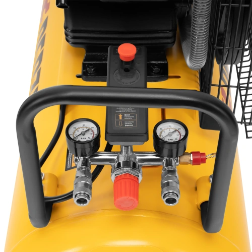 Компрессор воздушный BCV2200/100, ременный привод, 2.2 кВт, 100 литров, 370 л/мин Denzel по ценам производителя в Челябинске с доставкой по всей России