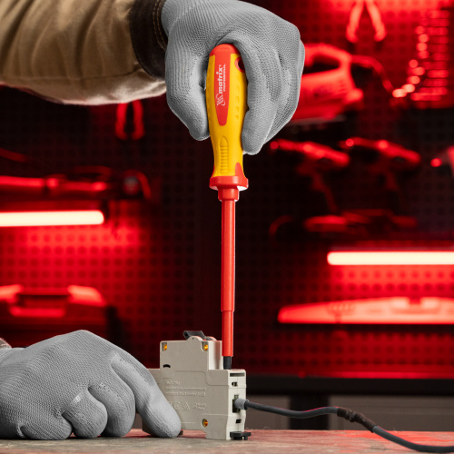 Отвертка Insulated, SL5.5 x 125 мм, CrMo, до 1000 В, двухкомпонентная рукоятка Matrix Professional по ценам производителя в Челябинске с доставкой по всей России