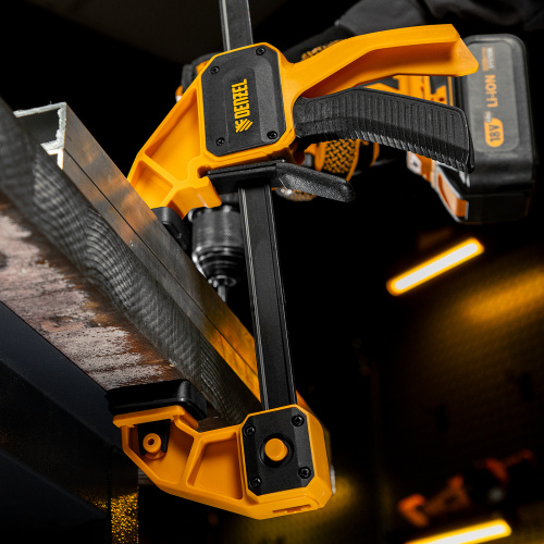 Струбцина F-образная, быстрозажимная, 300 х 80 мм, усиленный нейлоновый корпус Denzel по ценам производителя в Челябинске с доставкой по всей России