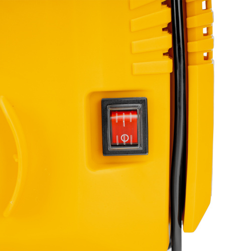 Компрессор воздушный DL1300, 10 бар, 1,3 кВт 180 л/мин 5 л, с набором аксессуаров Denzel по ценам производителя в Челябинске с доставкой по всей России