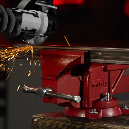 Тиски слесарные, 150 мм, поворотные, с наковальней Matrix по ценам производителя в Челябинске с доставкой по всей России