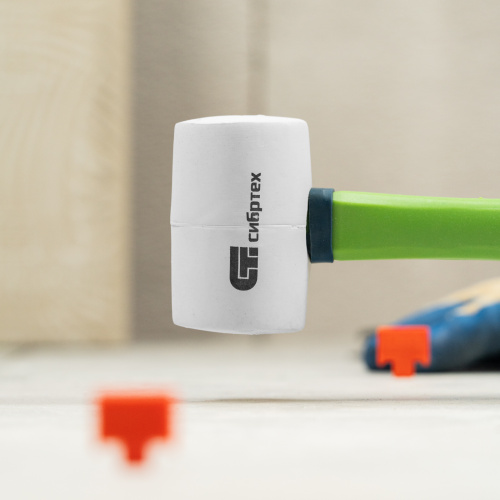 Киянка резиновая, 225 г, белая резина, фибергласовая рукоятка Сибртех по ценам производителя в Челябинске с доставкой по всей России