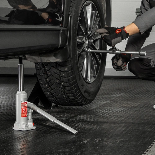 Домкрат гидравлический бутылочный, 2 т, высота подъема 181-345 мм, в пластиковый кейсе Matrix по ценам производителя в Челябинске с доставкой по всей России