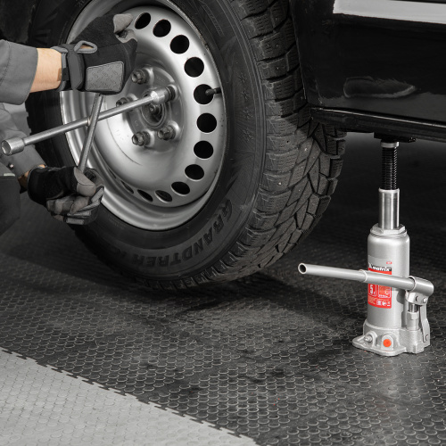 Домкрат гидравлический бутылочный, 5 т, высота подъема 216-413 мм Matrix по ценам производителя в Челябинске с доставкой по всей России