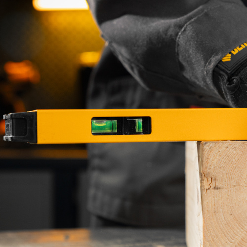 Уровень алюминиевый, магнит, фрезерованный, 3 глазка (1 зеркал.) 0,5 мм/м, 800 мм Denzel по ценам производителя в Челябинске с доставкой по всей России