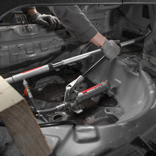 Растяжка гидравлическая, 10 т, набор из 17 предметов, 7 сменных насадок, в пластиковом кейсе Matrix по ценам производителя в Челябинске с доставкой по всей России