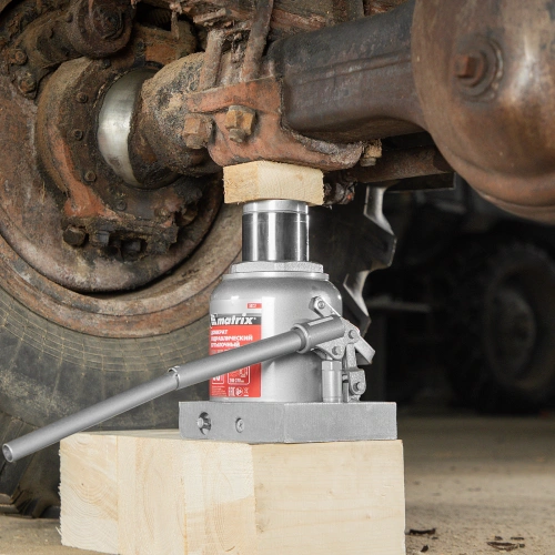 Домкрат гидравлический бутылочный, 50 т, высота подъема 240-370 мм Matrix по ценам производителя в Челябинске с доставкой по всей России