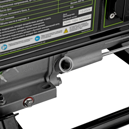 Генератор бензиновый БС-2500, 2.2 кВт, 230В, четырехтактный, 15 л, ручной стартер Сибртех по ценам производителя в Челябинске с доставкой по всей России