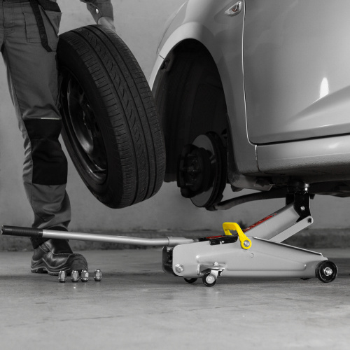 Домкрат гидравлический подкатной, 2 т, высота подъема 135-385 мм, в пластиковый кейсе Matrix по ценам производителя в Челябинске с доставкой по всей России