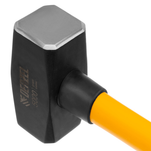 Кувалда 5000 г, кованая, фибергласовая  рукоятка c TPR покрытием, 880 мм Denzel по ценам производителя в Челябинске с доставкой по всей России