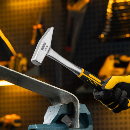 Молоток слесарный 600 г, цельнометаллический, двухкомпонентная рукоятка Denzel по ценам производителя в Челябинске с доставкой по всей России