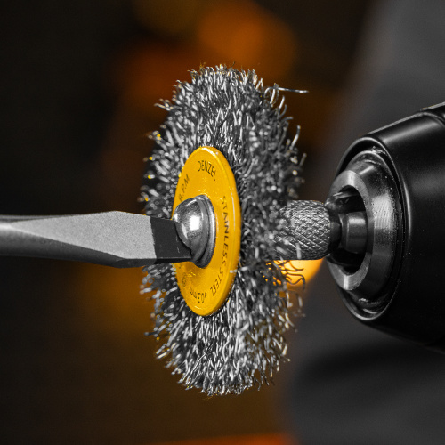 Набор щеток для дрели, 5 Плоских 25-38-50-63-75 мм, шпилька, нерж. вит. проволока Denzel по ценам производителя в Челябинске с доставкой по всей России