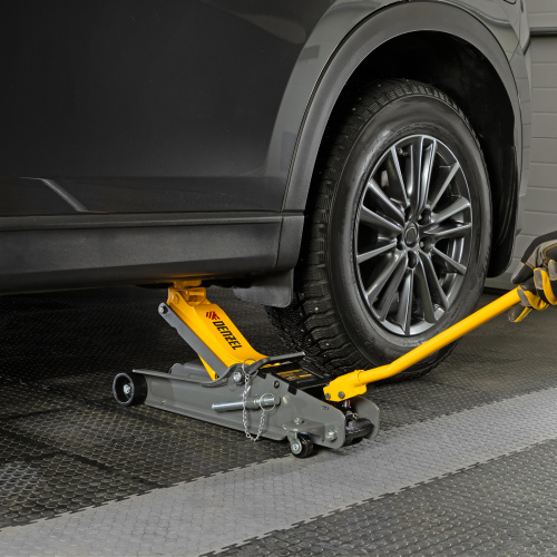 Домкрат гидравлический подкатной с фиксатором, 2,5 т,  85-385 мм, в пласт. кейсе Denzel по ценам производителя в Челябинске с доставкой по всей России