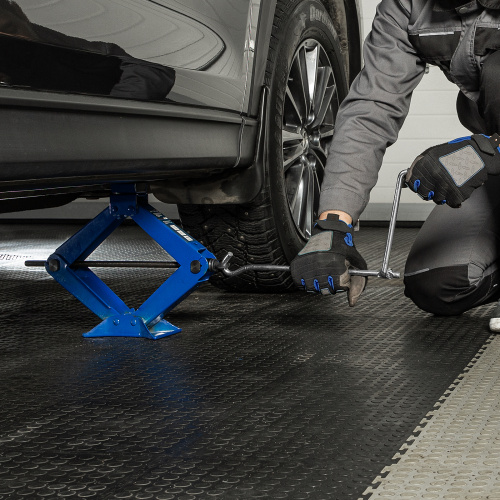 Ромбовый домкрат, 2 т, 110-390 мм Stels по ценам производителя в Челябинске с доставкой по всей России