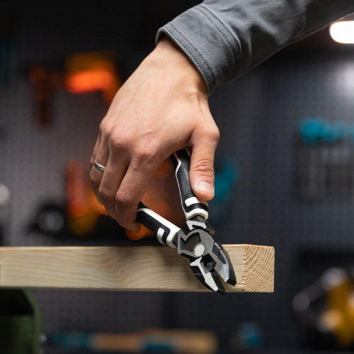 Плоскогубцы комбинированные 210 мм, усиленная система, Pro Matrix по ценам производителя в Челябинске с доставкой по всей России