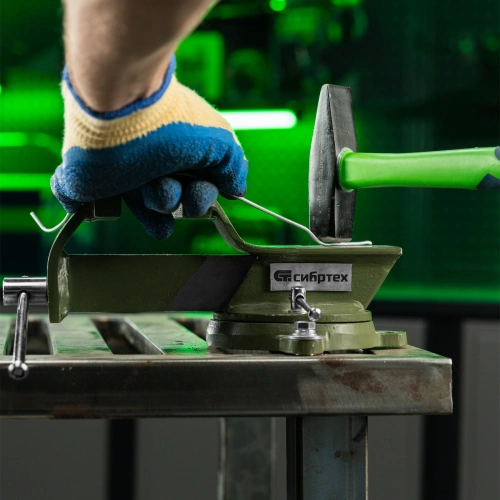 Тиски слесарные, 100 мм, стальные, поворотные Сибртех по ценам производителя в Челябинске с доставкой по всей России