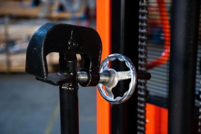 Штабелер-бочкокантователь гидравлический 0,35 т 2,5 м TOR CDT с электроподъемом по ценам производителя в Челябинске с доставкой по всей России