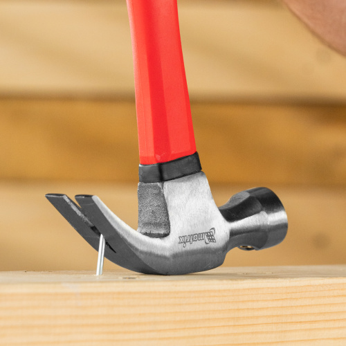 Молоток-гвоздодер optimal, 450 г, боек c магнитом, фибергласовая обрезиненная рукоятка Matrix по ценам производителя в Челябинске с доставкой по всей России