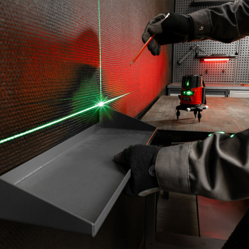 Лазерный уровень CRX-30G, 30 м, зеленый луч, батарейки, резьба 5/8" MTX по ценам производителя в Челябинске с доставкой по всей России