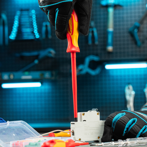 Набор отверток диэлектрических до 1000 В, 8 шт, тестер, CrMo, двухкомпонентные рукоятки Gross по ценам производителя в Челябинске с доставкой по всей России