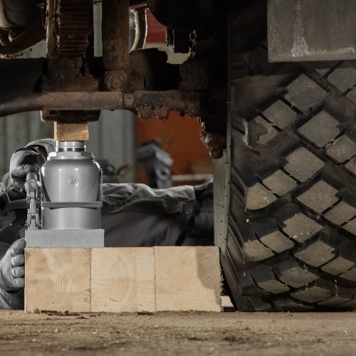 Домкрат гидравлический бутылочный, 30 т, h подъема 244-370 мм Matrix по ценам производителя в Челябинске с доставкой по всей России