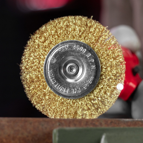 Щетка для дрели 100 мм, плоская со шпилькой, латунированная витая проволока Matrix по ценам производителя в Челябинске с доставкой по всей России