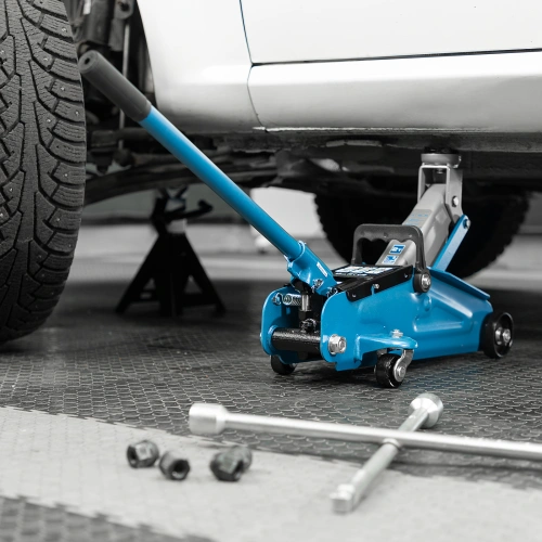 Домкрат гидравлический подкатной, 2 т, h подъема 140-340 мм, в кейсе Stels по ценам производителя в Челябинске с доставкой по всей России