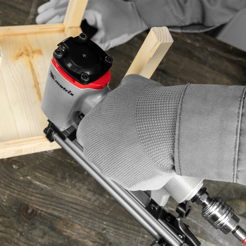 Нейлер пневматический для гвоздей от 10 до 32 мм Matrix по ценам производителя в Челябинске с доставкой по всей России