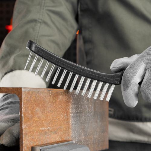 Щетка пятирядная металлическая с пластмассовой ручкой Sparta по ценам производителя в Челябинске с доставкой по всей России