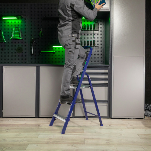 Стремянка, 3 ступени, стальная, Сибртех по ценам производителя в Челябинске с доставкой по всей России