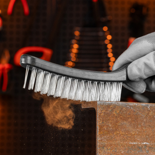 Щетка пятирядная металлическая с пластмассовой ручкой Sparta по ценам производителя в Челябинске с доставкой по всей России