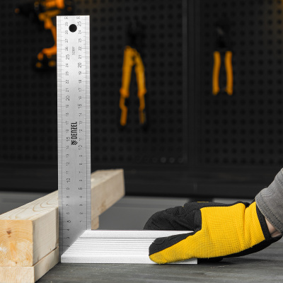 Угольник стальной 300 мм, нержавеющая сталь, градуировка, алюминиевое основание Denzel по ценам производителя в Челябинске с доставкой по всей России