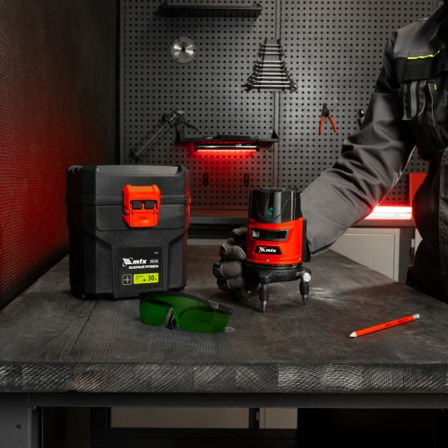 Лазерный уровень CRX-30G, 30 м, зеленый луч, батарейки, резьба 5/8" MTX по ценам производителя в Челябинске с доставкой по всей России