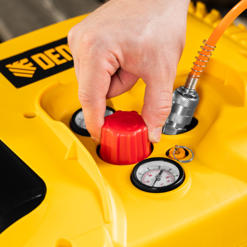 Компрессор воздушный DL1300, 10 бар, 1,3 кВт 180 л/мин 5 л, с набором аксессуаров Denzel по ценам производителя в Челябинске с доставкой по всей России