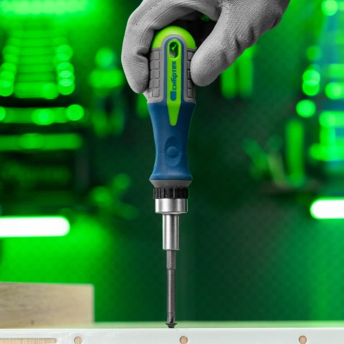 Отвертка реверсивная с набором бит и торцевых головок, 25 шт, CrV, чехол Сибртех по ценам производителя в Челябинске с доставкой по всей России