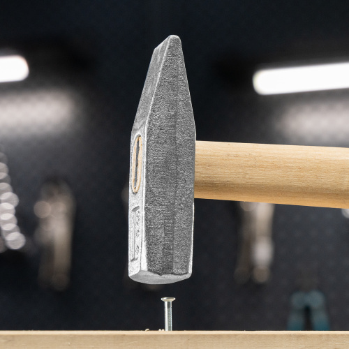 Молоток слесарный, 400 г, квадратный боек, деревянная рукоятка по ценам производителя в Челябинске с доставкой по всей России