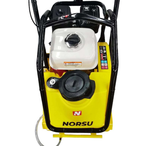 Виброплита бензиновая прямоходная NORSU RF-110TH (колесный комплект, бак для воды) по ценам производителя в Челябинске с доставкой по всей России