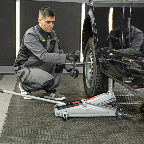 Домкрат гидравлический подкатной, 3 т, высота подъема 150-530 мм Matrix по ценам производителя в Челябинске с доставкой по всей России