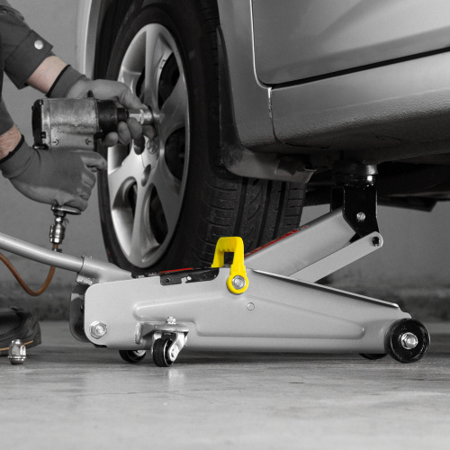 Домкрат гидравлический подкатной, 2 т, высота подъема 135-385 мм, в пластиковый кейсе Matrix по ценам производителя в Челябинске с доставкой по всей России