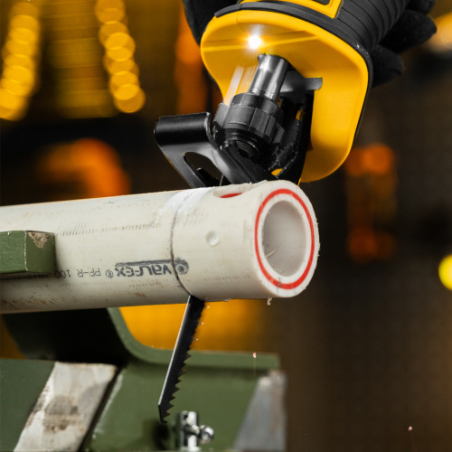 Пила сабельная аккумуляторная RS-180, Li-Ion, 20 В Denzel по ценам производителя в Челябинске с доставкой по всей России